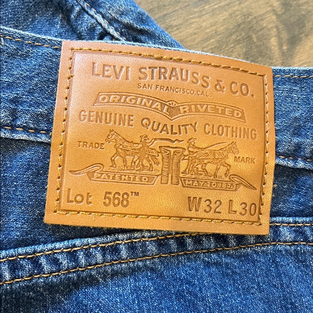Levi's Classic Indigo Jeans 568 NWOT - Picture 2 of 4